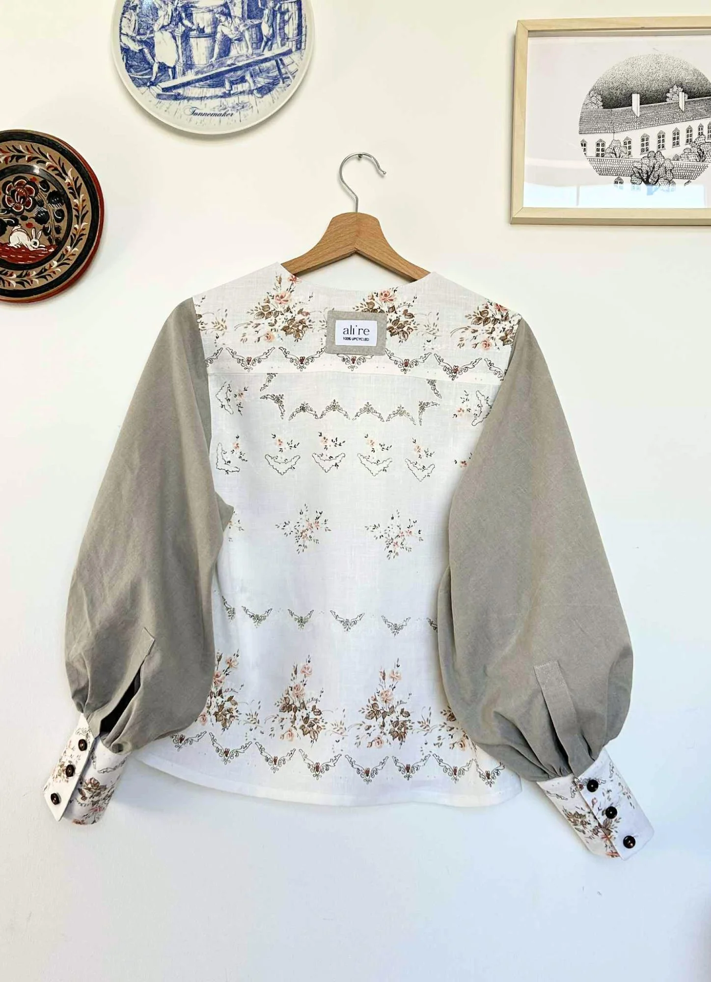 Romantyczna z szarym rękawem