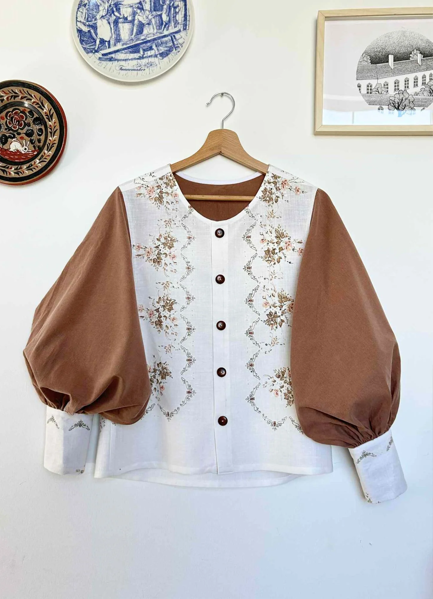 Romantyczna z brązowym rękawem