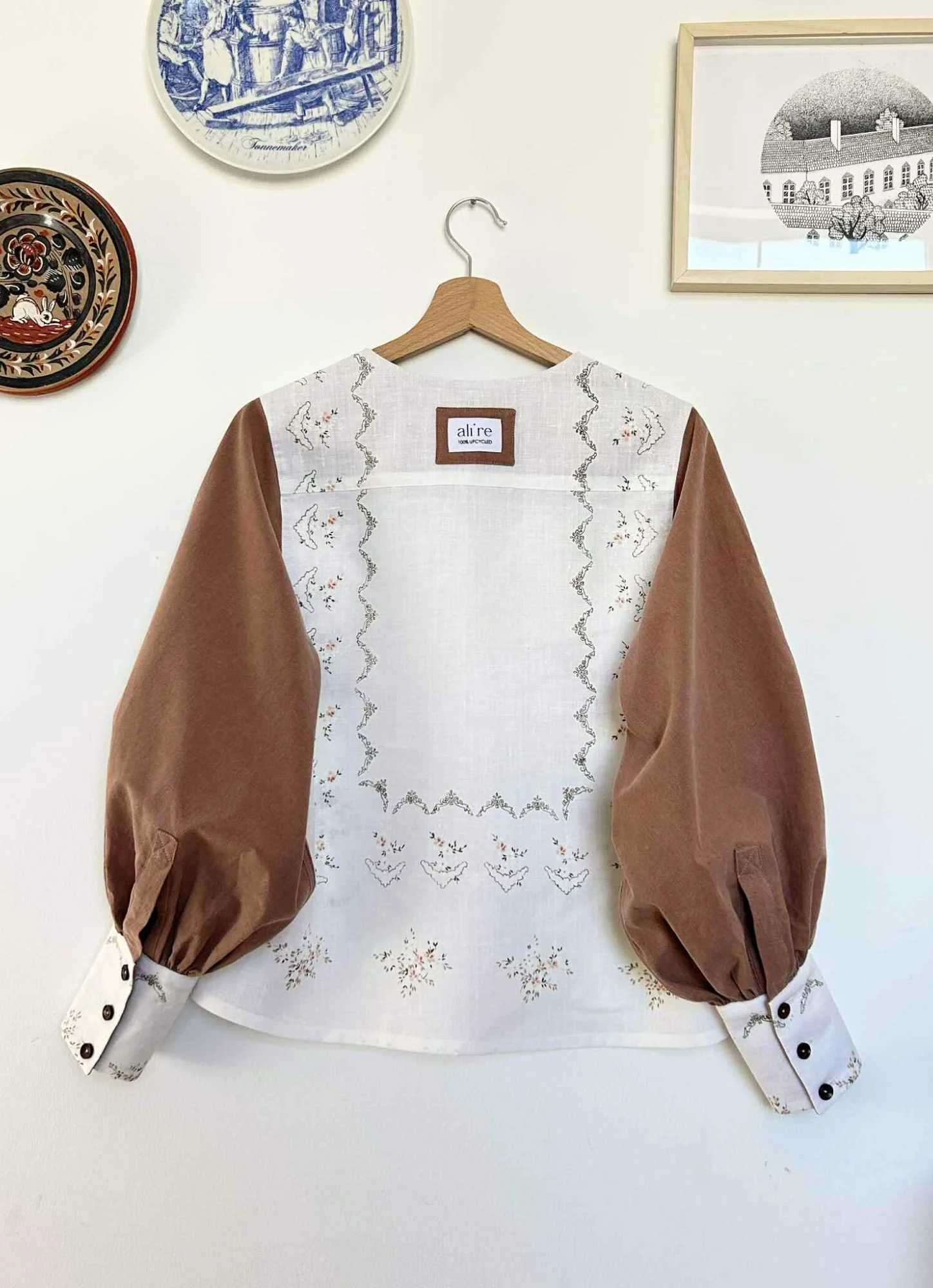 Romantyczna z brązowym rękawem