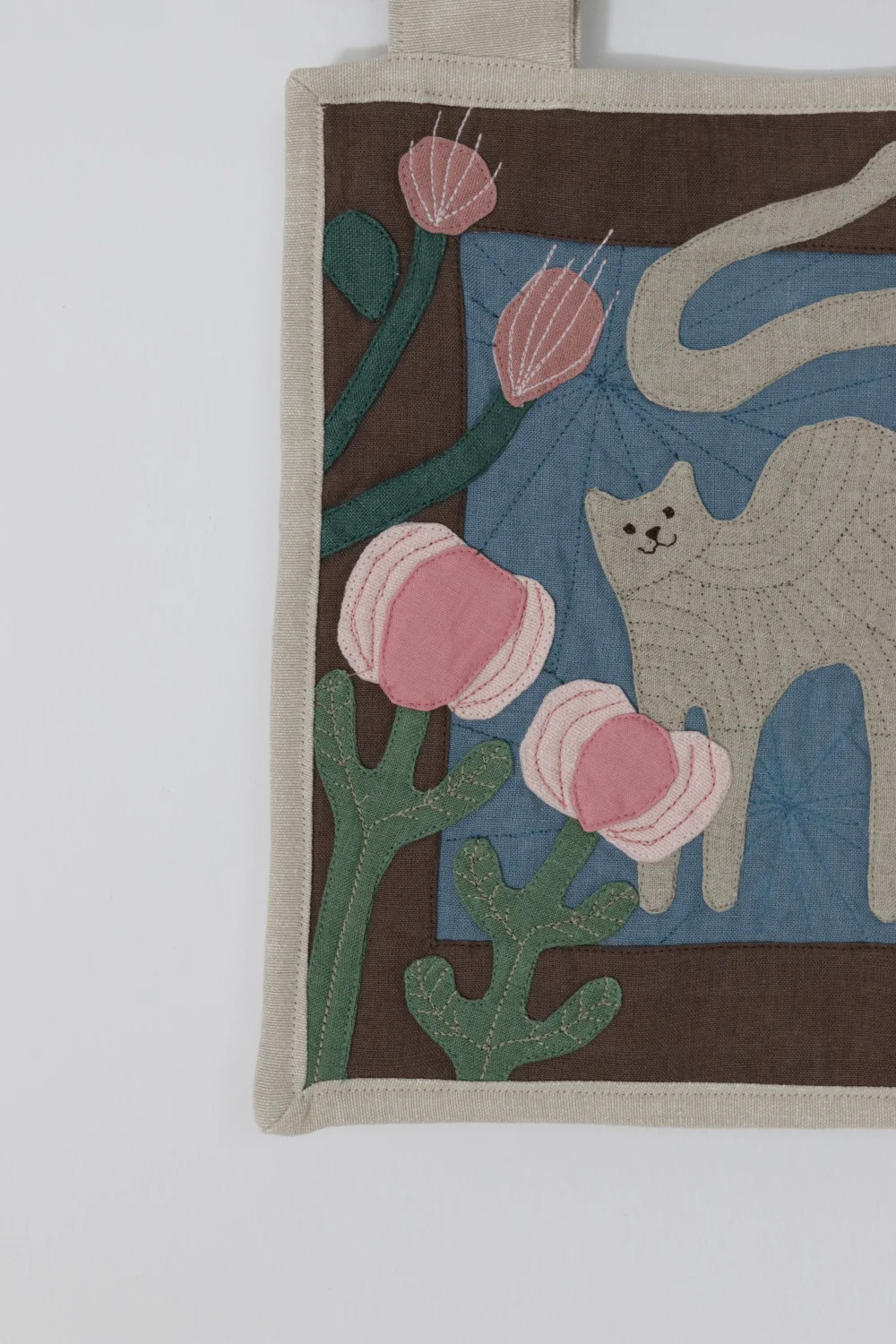 Makatka z burym kotem