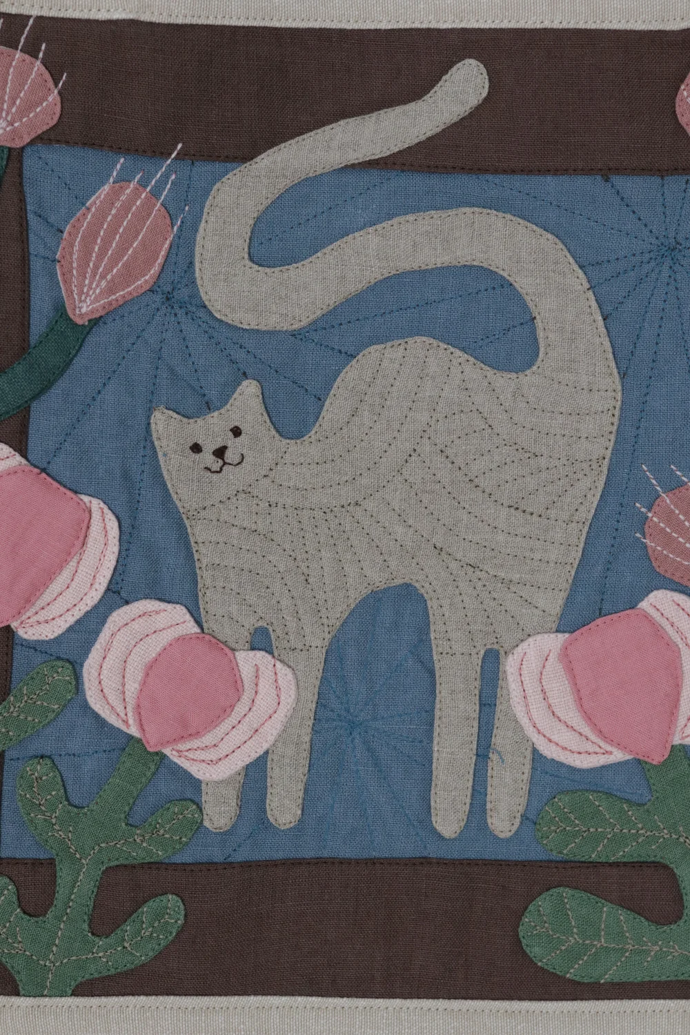 Makatka z burym kotem