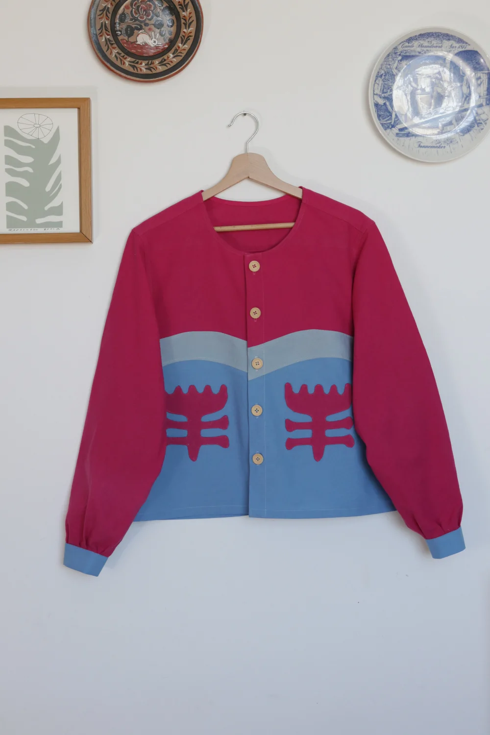 nieoczywista z prostymi rękawami