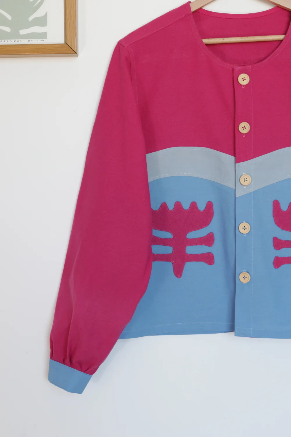 nieoczywista z prostymi rękawami