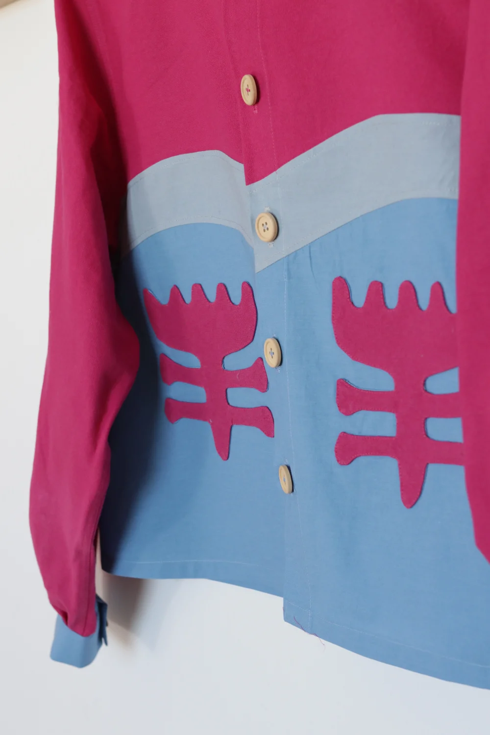 nieoczywista z prostymi rękawami