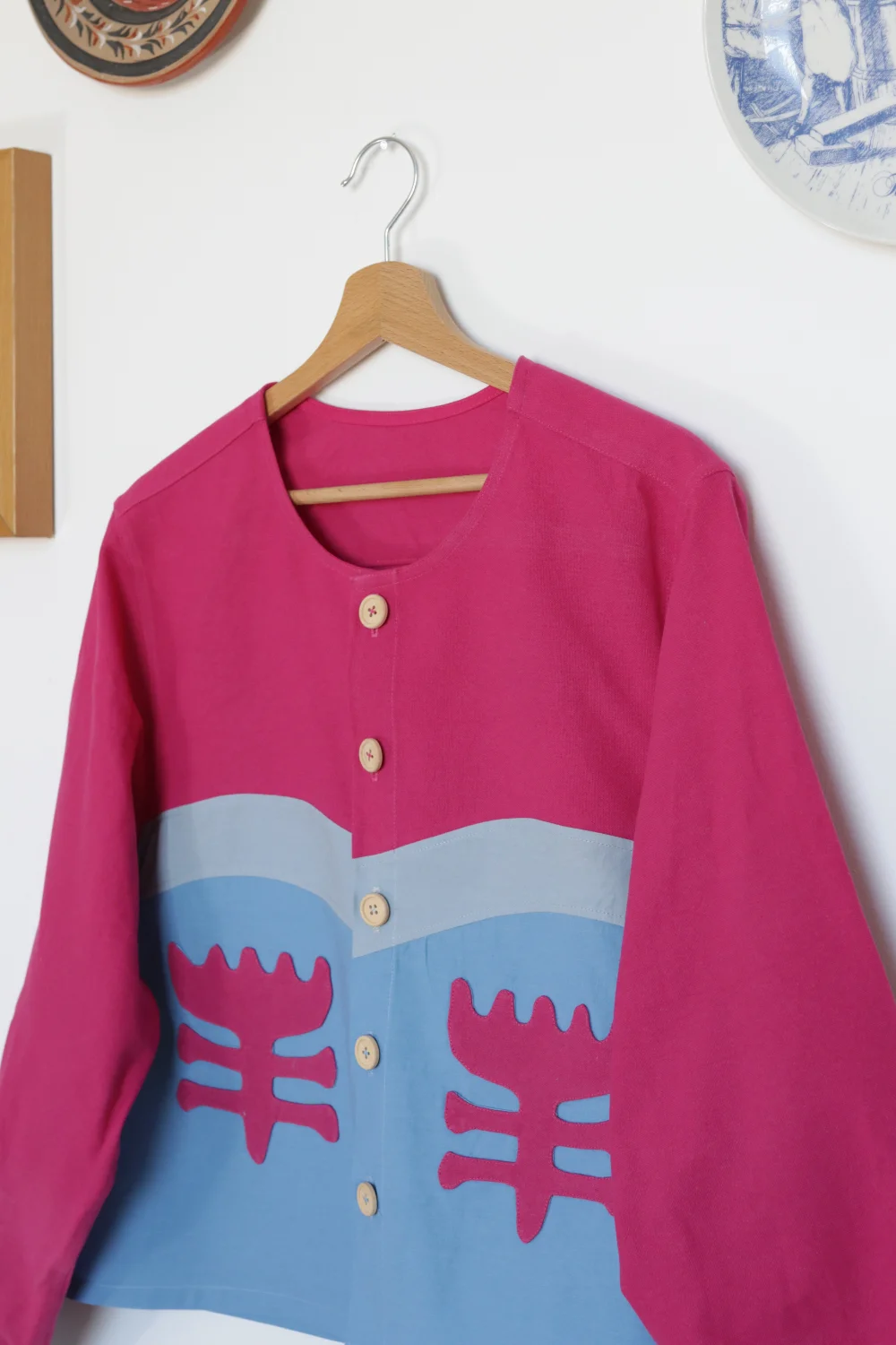 nieoczywista z prostymi rękawami